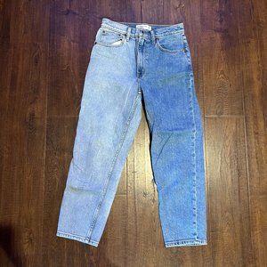 Abercrombie High-Rise Mom Jean Size 26 Short